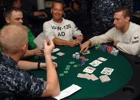 Ngôn ngữ cơ thể trong poker là một yếu tố quan trọng mà những người chơi poker giỏi phải nắm vững